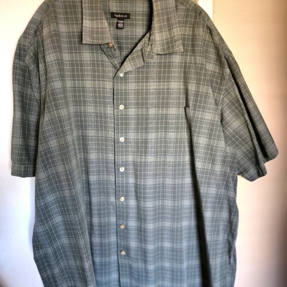 2 VanHeusen Big and Tall men's button down shirts 4x - Picture 1 of 11